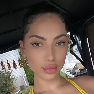 Meet your Posher, Faye